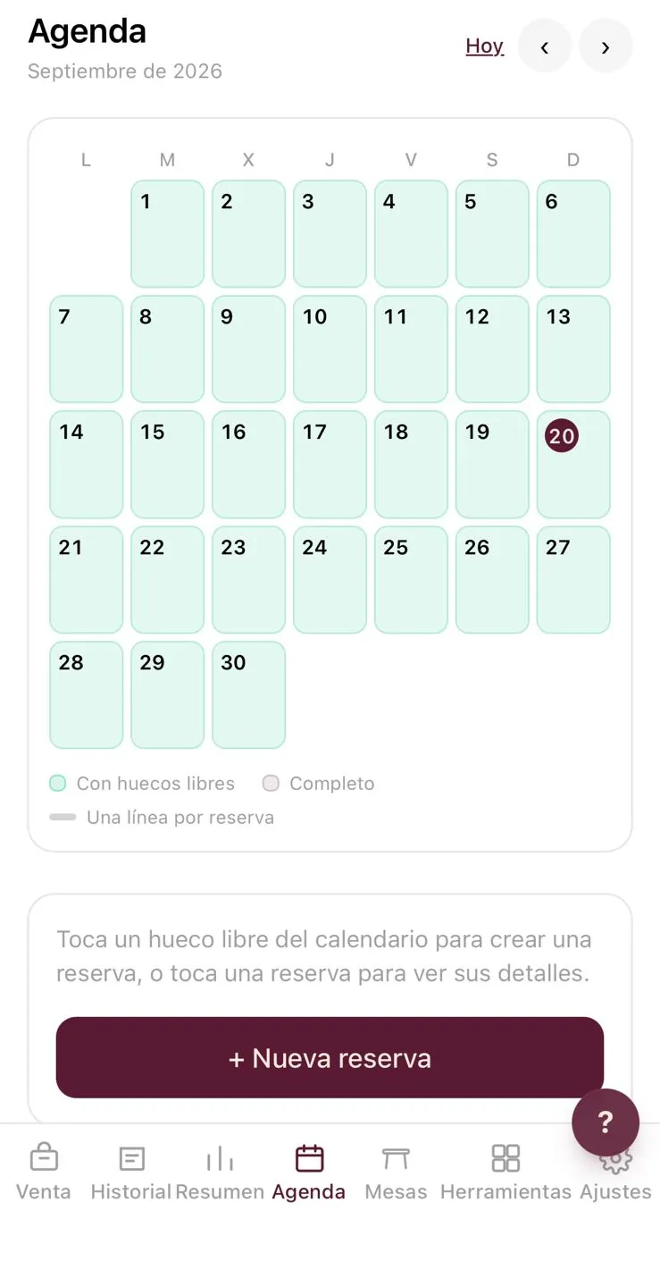 La agenda de TuFactu en un móvil: el mes completo, con los días que tienen huecos libres en verde.